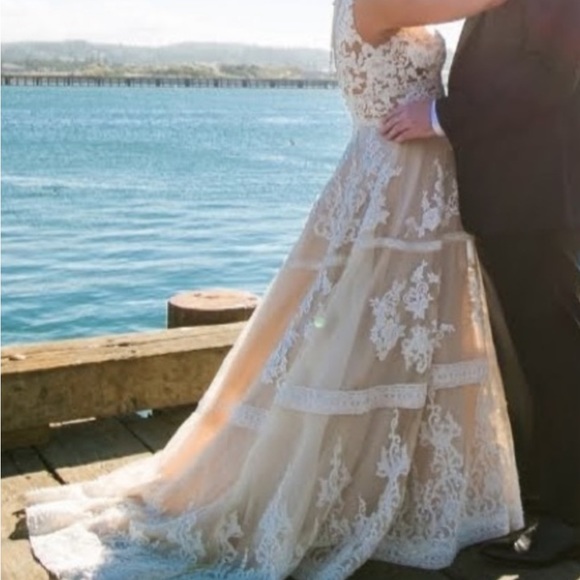 🆕💕 Gorgeous Randy Fenoli Bridal Gown and Veil Worn Once!! All proceeds donating! - Picture 6 of 7